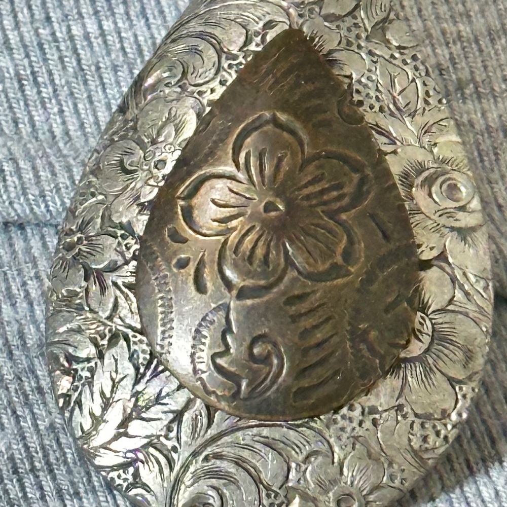 Two-tone teardrop post earrings with floral design. - Picture 4 of 10